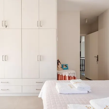 Gaiaemare Apartment Pesádha
